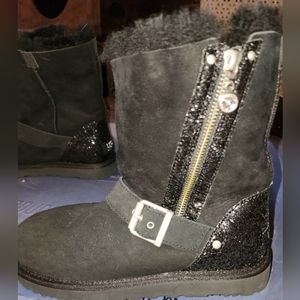 BLACK SHORTIE UGG BOOTS